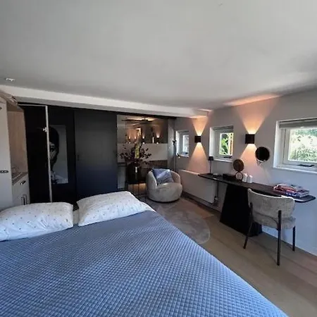 La Petite Bed & Breakfast
