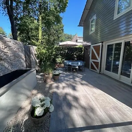 La Petite Bed & Breakfast