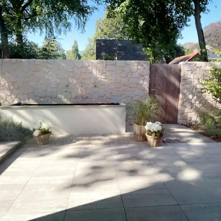 Bed & Breakfast La Petite 3*